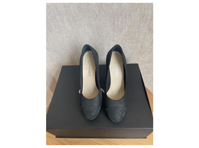 Chanel Décolleté in camoscio nero - vista 3