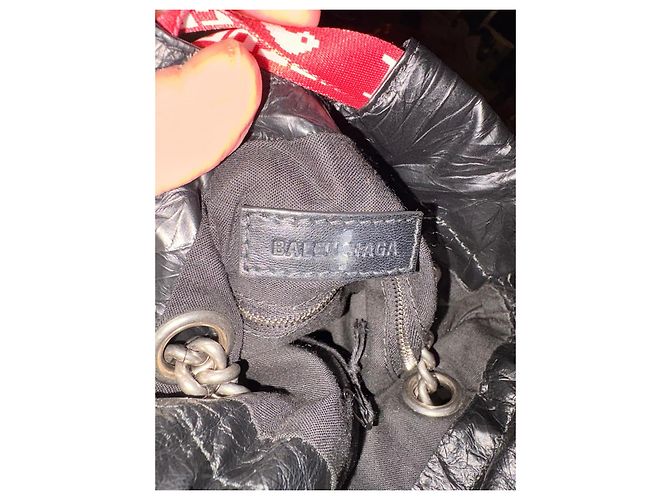 Borsa Balenciaga Crush Small Tote nera e rossa I ♥ U - vista 10