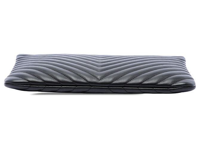 Chanel Black Medium CC Chevron Lambskin O Case Clutch - vista 3
