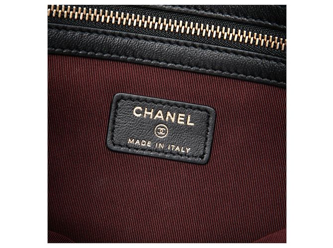 Chanel Black Medium CC Chevron Lambskin O Case Clutch - vista 5