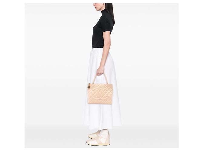 Chanel Beige Caviar Medallion Tote - Ansicht 6