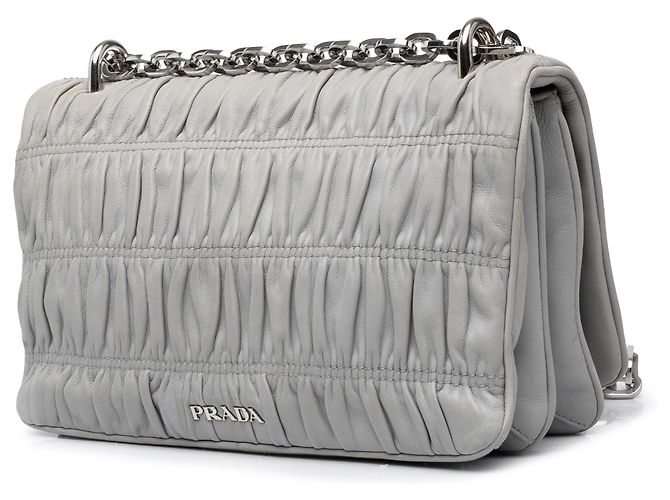 Prada Gray Nappa Gaufre Chain Flap - vista 2