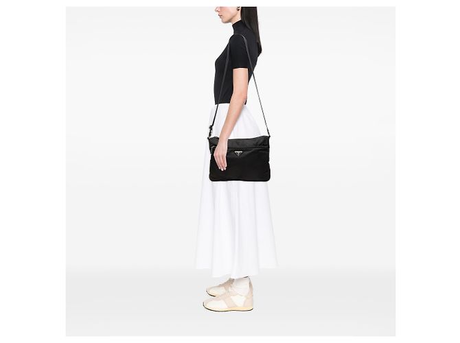 Prada Borsa Crossbody in Tessuto nera con zip - vista 6