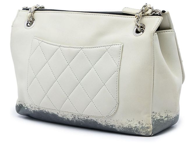 Chanel White Large Quilted Lambskin Blizzard Zip Top Flap - vista 2