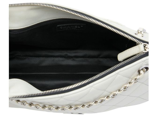 Chanel White Large Quilted Lambskin Blizzard Zip Top Flap - vista 4