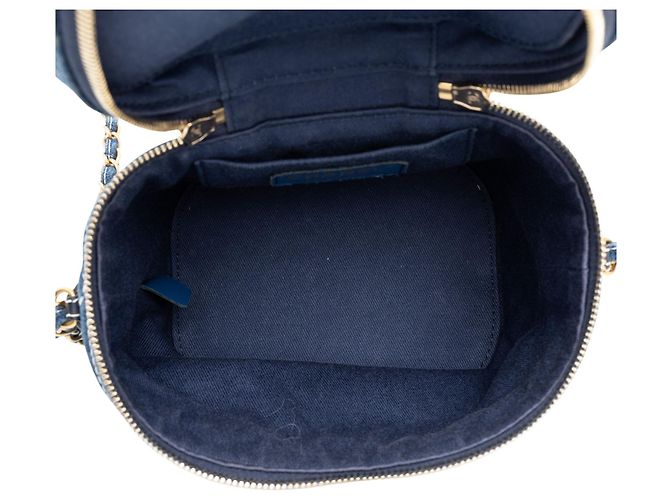 Vanity Necessaire Chanel Blue Quilted Denim Trip con catena - vista 4