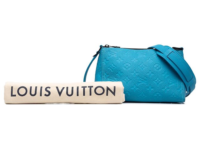 Louis Vuitton Blue Monogram Taurillon Triangle Messenger - vista 12