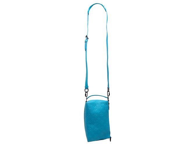 Louis Vuitton Blue Monogram Taurillon Triangle Messenger - vista 9