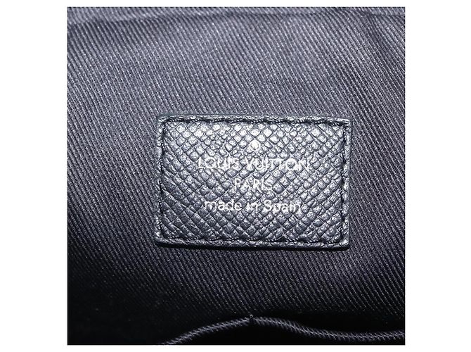 Louis Vuitton Alex Messenger Taiga Leather PM - vista 6