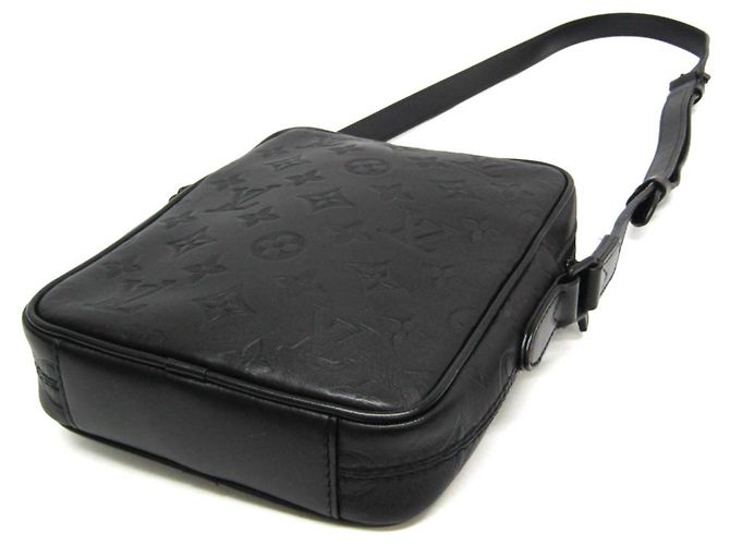 Louis Vuitton Danube Monogram Shadow Leather PM - vista 2