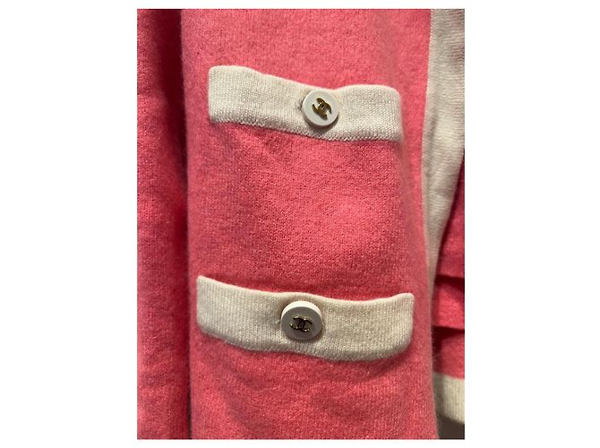 Chanel Kaschmir Twinset in Rosa und Creme - Ansicht 2