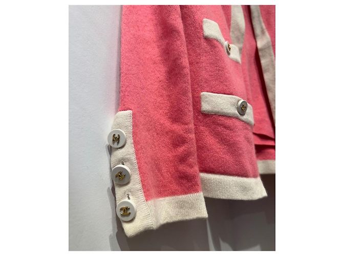 Chanel Kaschmir Twinset in Rosa und Creme - Ansicht 3