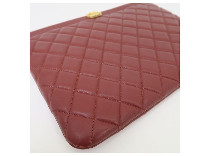 Chanel Clutch Boy New Medium in pelle di agnello bordeaux e oro - vista 4