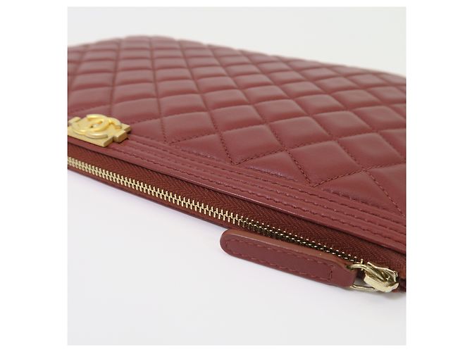 Chanel Clutch Boy New Medium in pelle di agnello bordeaux e oro - vista 6