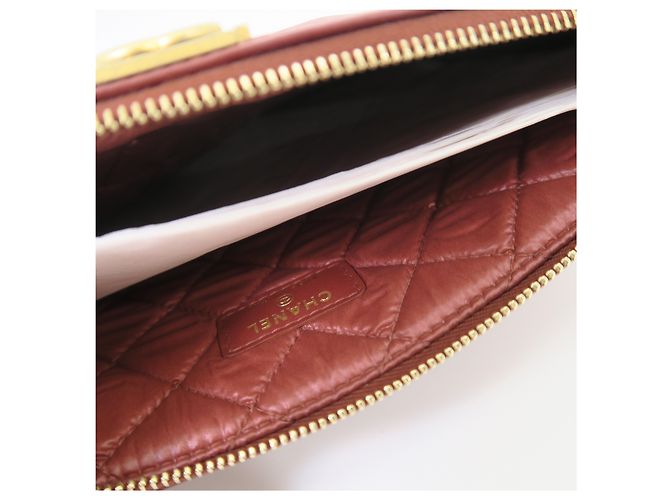 Chanel Clutch Boy New Medium in pelle di agnello bordeaux e oro - vista 7