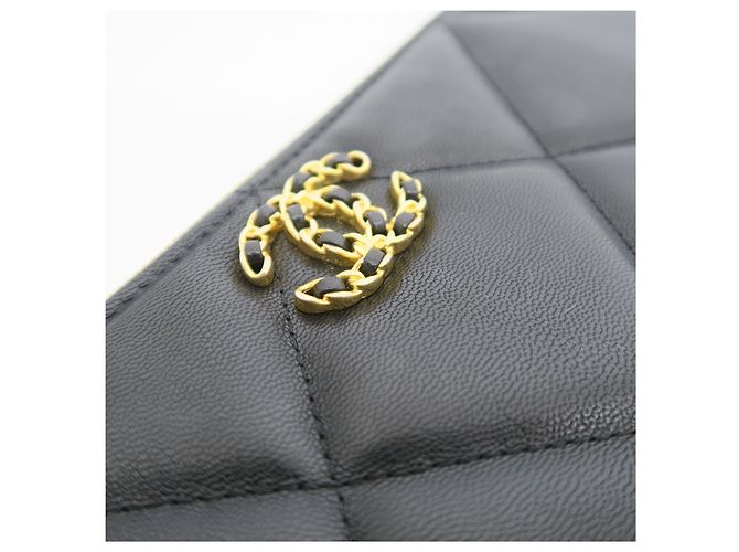 Chanel Clutch matelassé con logo CC dorato Nero Large - vista 2