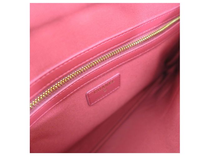 Chanel Clutch matelassé con logo CC dorato Nero Large - vista 3
