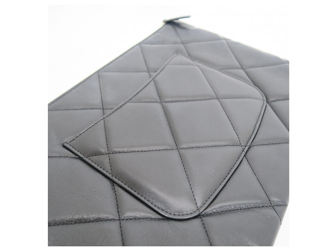 Chanel Clutch matelassé con logo CC dorato Nero Large - vista 6