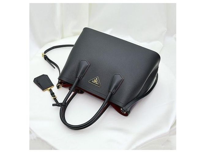 Prada Piccola borsa in pelle Saffiano nera con logo triangolare Quir - vista 5