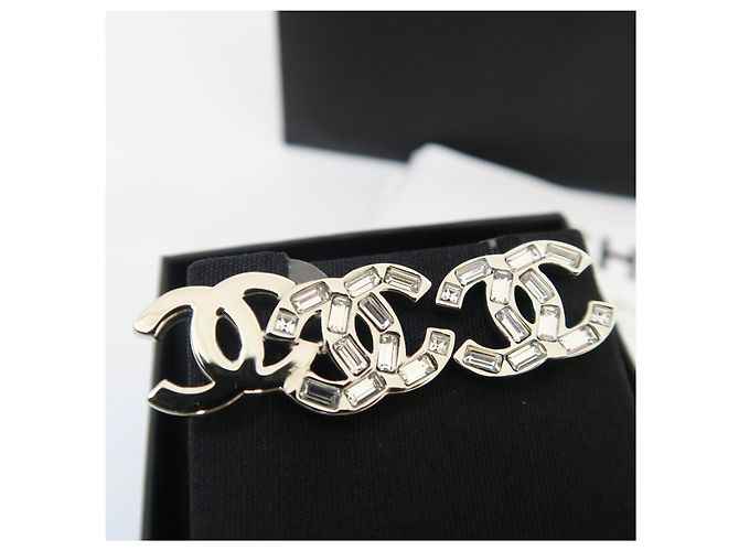 Chanel Orecchini CC Logo sbilanciati in metallo argento e strass - vista 2