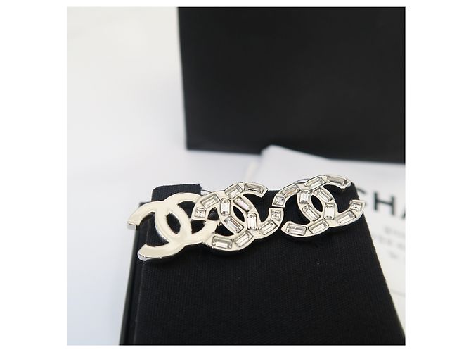 Chanel Orecchini CC Logo sbilanciati in metallo argento e strass - vista 4