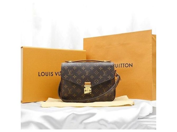 Louis Vuitton Pochette Metis in Monogram Canvas - vista 2