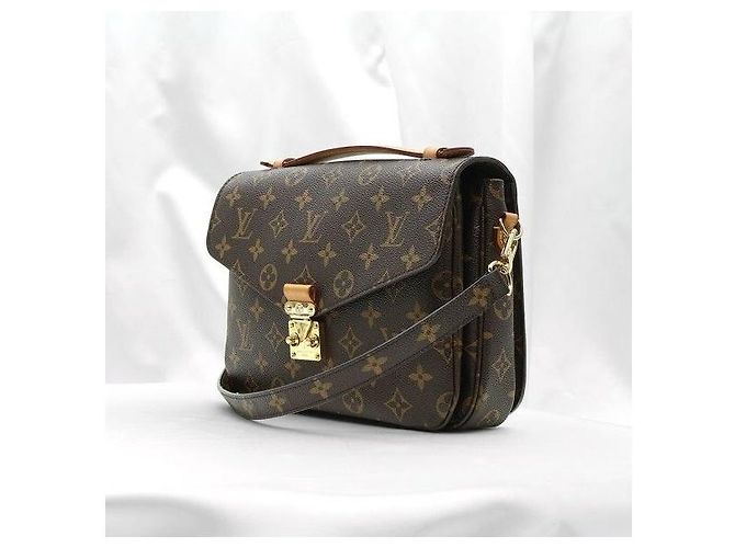Louis Vuitton Pochette Metis in Monogram Canvas - vista 3