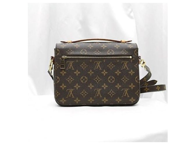 Louis Vuitton Pochette Metis in Monogram Canvas - vista 4