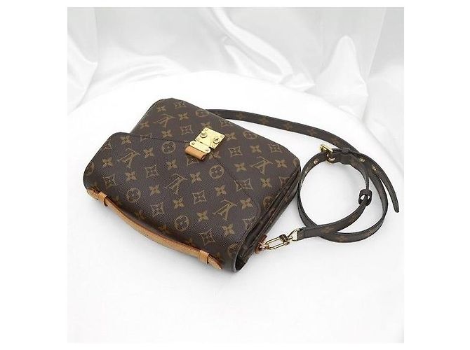 Louis Vuitton Pochette Metis in Monogram Canvas - vista 5