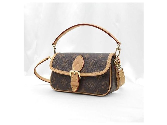 Louis Vuitton Monogram Canvas Nano Diane - vista 3