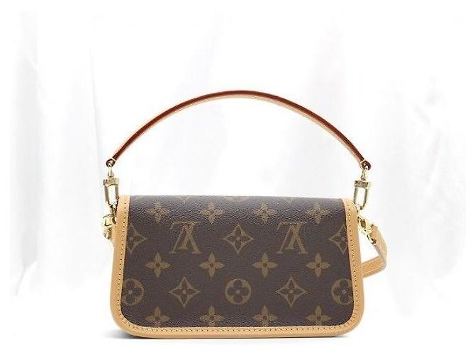 Louis Vuitton Monogram Canvas Nano Diane - vista 4
