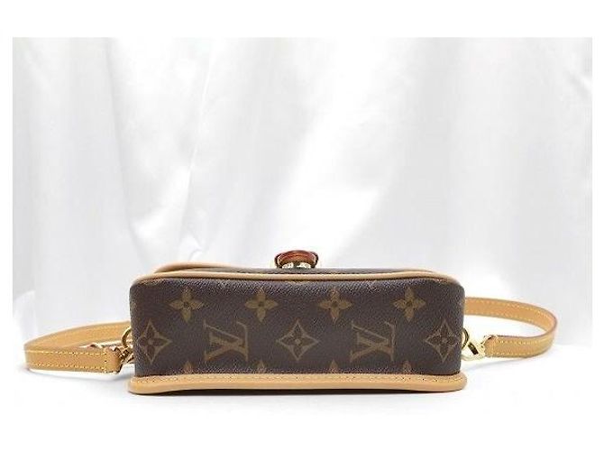 Louis Vuitton Monogram Canvas Nano Diane - vista 6