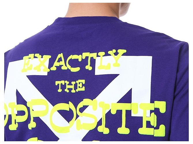 Off White Kurzarm-T-Shirt mit Neon-Velours-Schriftzug - Ansicht 13