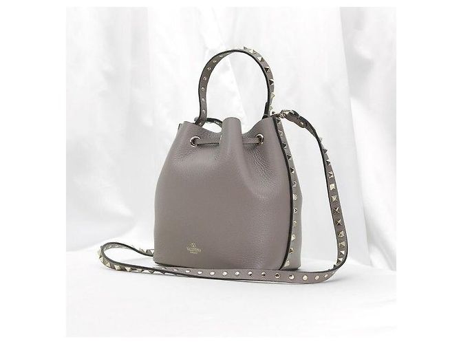 Valentino Borsa bucket Rockstud in vitello grana Dove Gray - vista 2