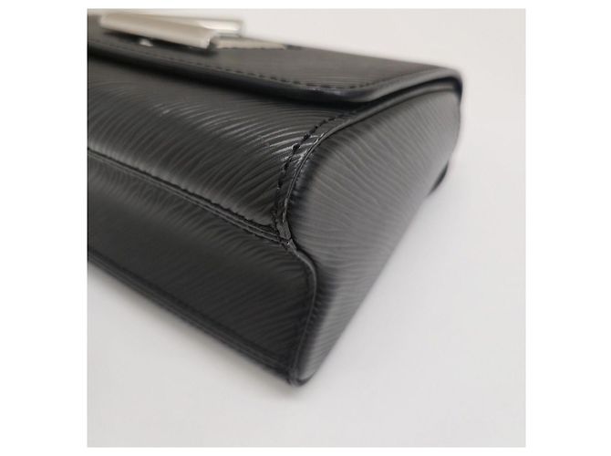 Louis Vuitton Borsa a tracolla Epi Twist PM - vista 13