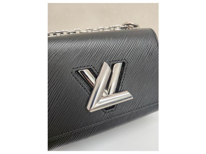 Louis Vuitton Borsa a tracolla Epi Twist PM - vista 9