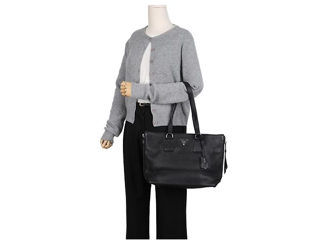 Prada Borsa a tracolla Vitello Phoenix Black Leather con zip laterale - vista 17