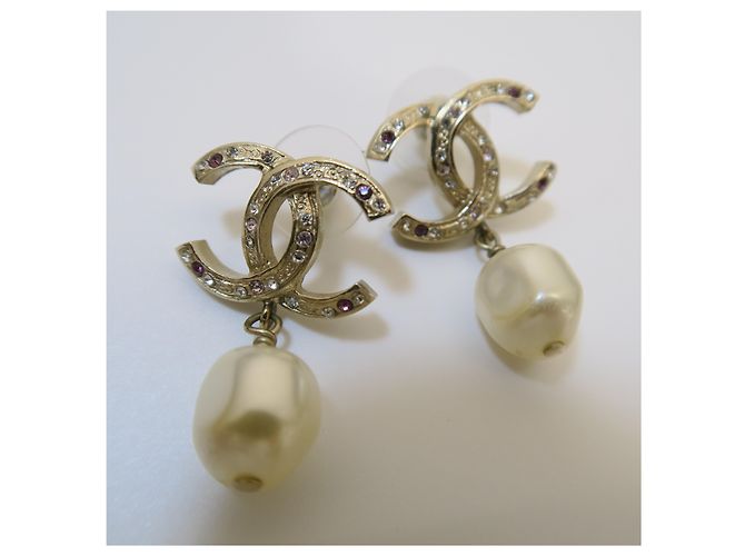 Chanel Orecchini Logo CC in perle e cubic zirconia dorati - vista 5