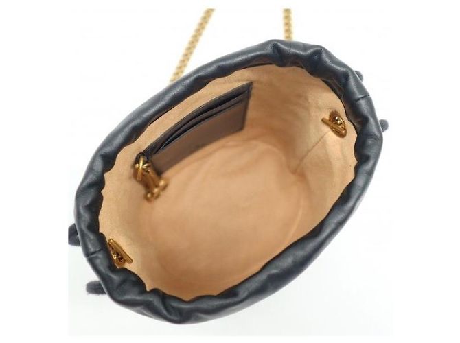 Gucci Mini Borsa a Secchiello GG Marmont in Matelassé Chevron Nera - vista 6