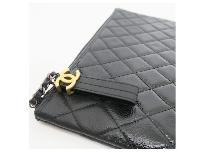 Chanel Borsa a pochette Gabriel New Medium in vernice nera sfumata e oro - vista 2
