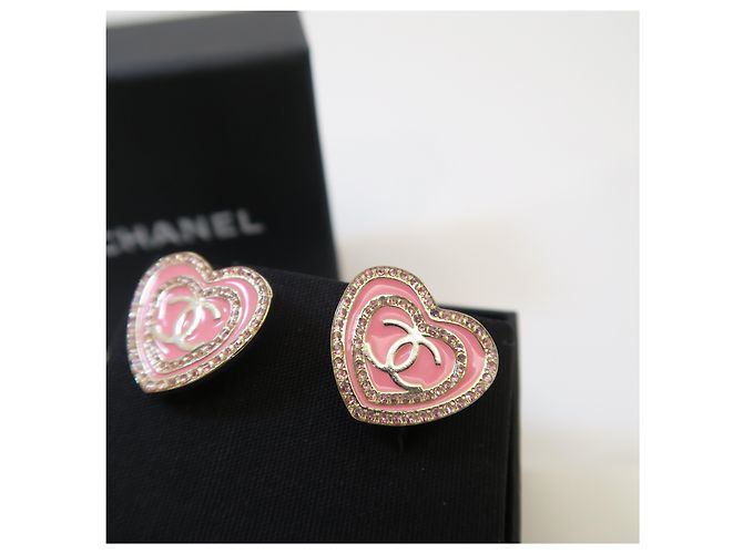 Chanel Orecchini Cuore in Cristallo con Logo CC in Rosa - vista 2