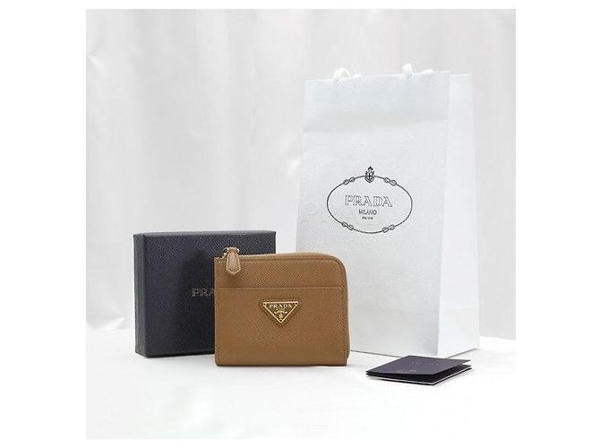 Prada Saffiano Triangle Zip Small Kartenetui Camel - Ansicht 2