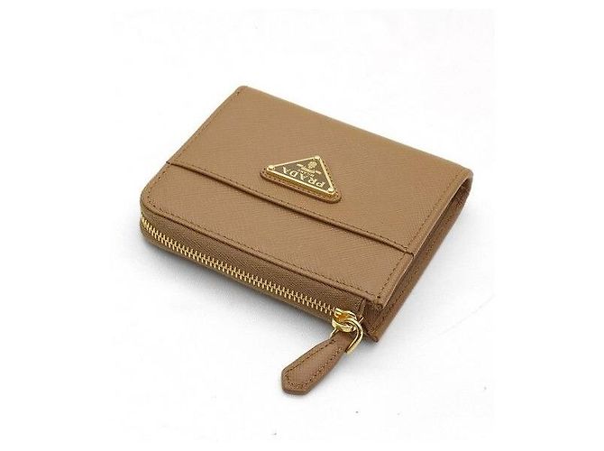Prada Saffiano Triangle Zip Small Kartenetui Camel - Ansicht 5
