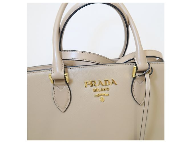 Prada Nuova borsa tote beige con logo dorato - vista 3