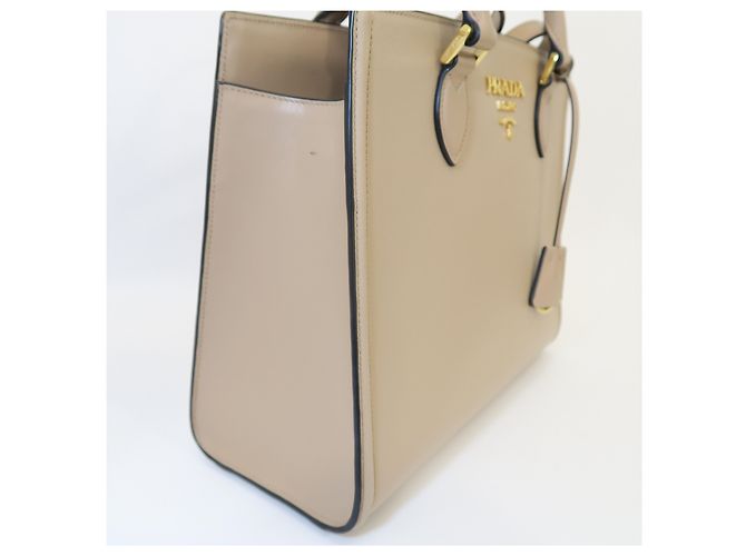 Prada Nuova borsa tote beige con logo dorato - vista 4