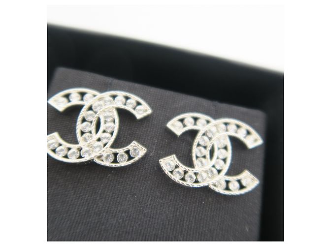 Chanel Große Crystal Silver Logo-Ohrringe - Ansicht 4