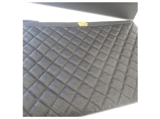 Chanel Clutch Caviar Boy Large Gold Display - vista 2