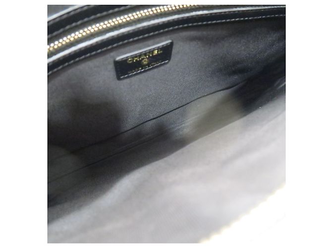 Chanel Clutch Caviar Boy Large Gold Display - vista 9