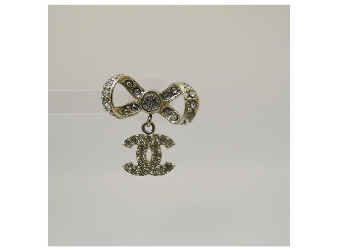 Chanel Orecchini a nastro di cristallo con logo CC dorato Grade - vista 2