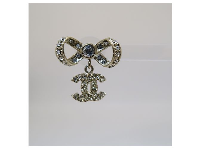 Chanel Orecchini a nastro di cristallo con logo CC dorato Grade - vista 3
